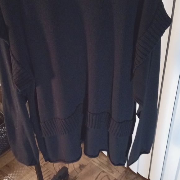 Black Nitty Sweater - Picture 8 of 9